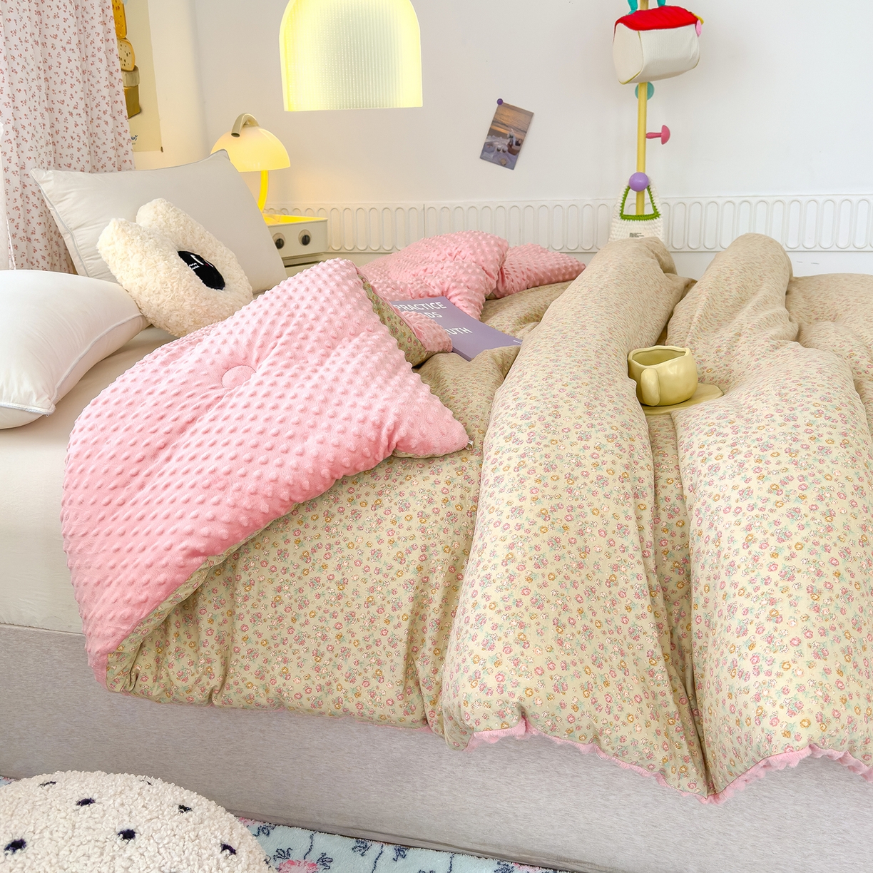 91家纺网 家纺一手货源 找家纺 爱宝被业 2025新款A类水洗棉双层纱豆豆绒被芯 花颜悦色