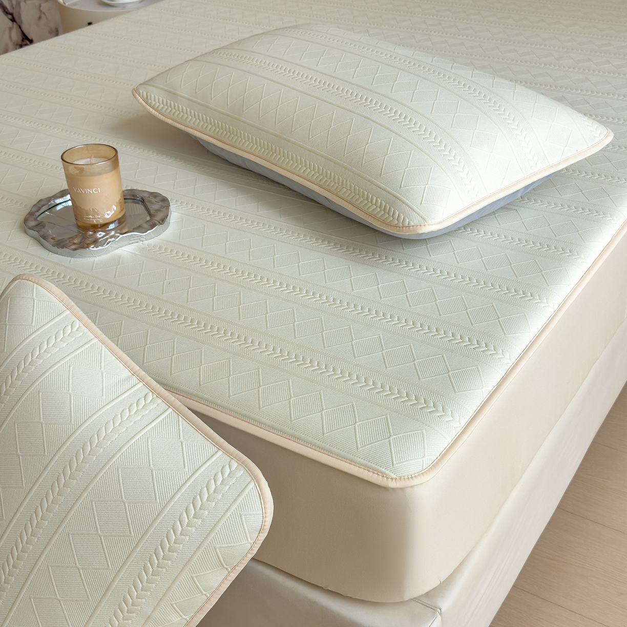 91家纺网 家纺一手货源 找家纺 眠多宝 2025新款柔感彩绒棉纯色夹棉全包围床笠 素菱笺-麦浪黄