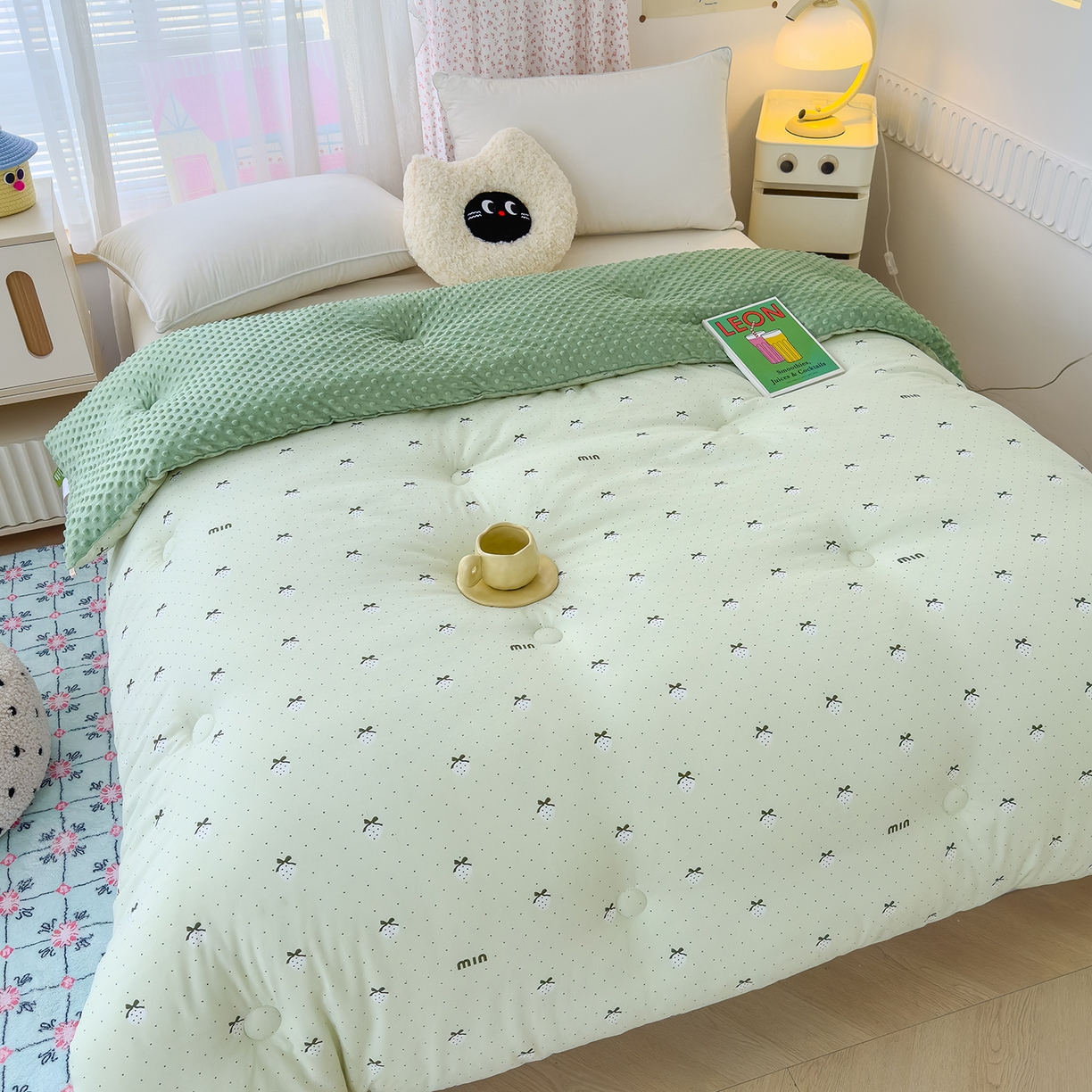 91家纺网 家纺一手货源 找家纺 爱宝被业 2025新款A类水洗棉双层纱豆豆绒被芯 幸福草莓