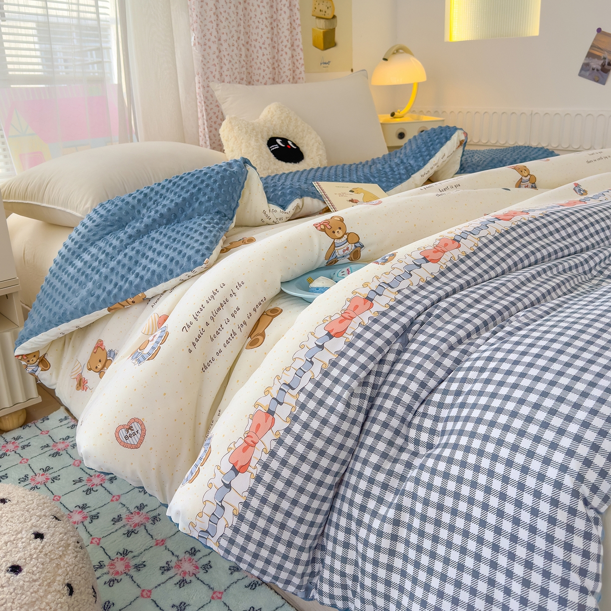 91家纺网 家纺一手货源 找家纺 爱宝被业 2025新款A类水洗棉双层纱豆豆绒被芯 熊趣时光