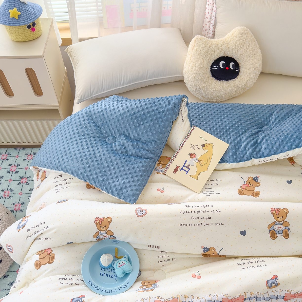 91家纺网 家纺一手货源 找家纺 爱宝被业 2025新款A类水洗棉双层纱豆豆绒被芯 熊趣时光