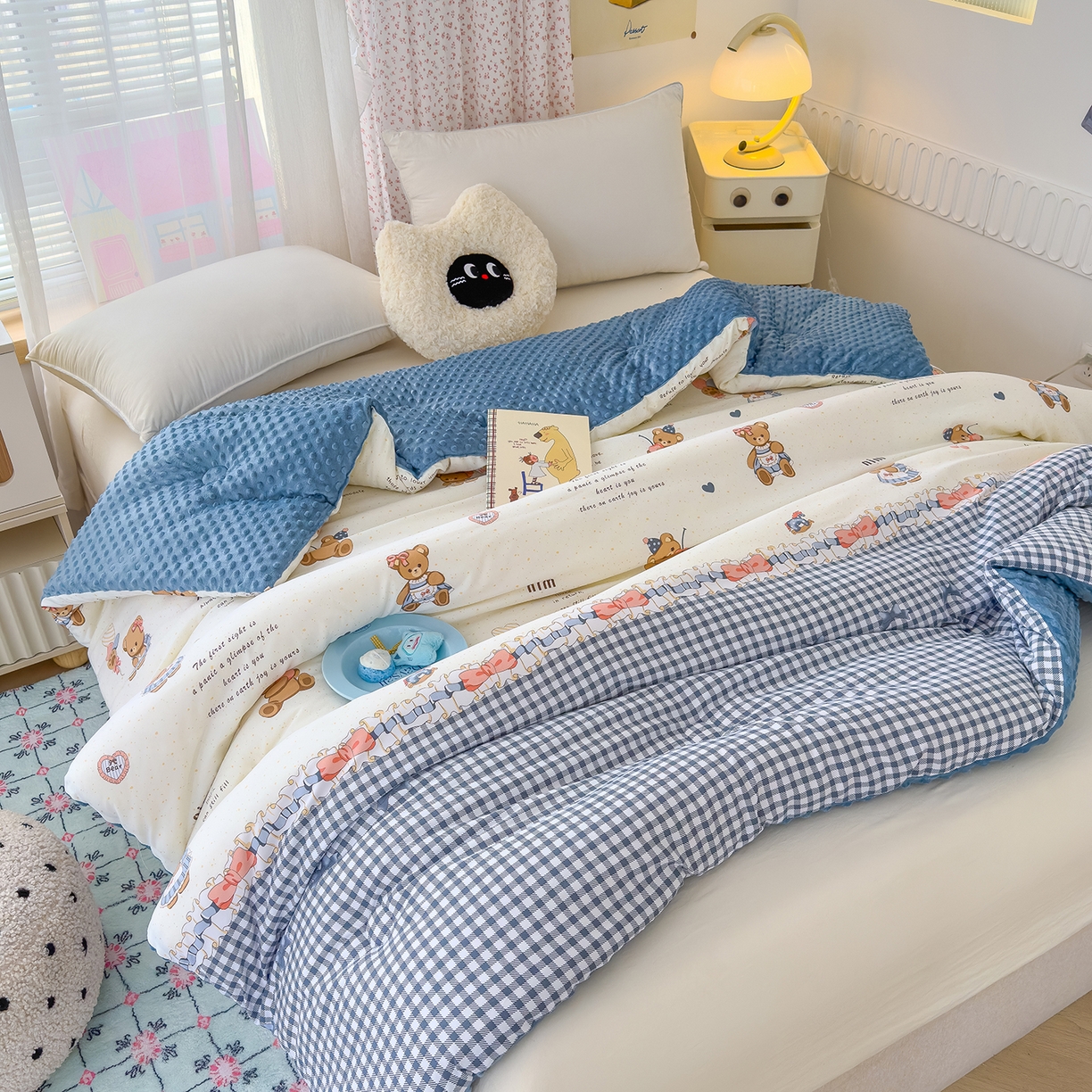 91家纺网 家纺一手货源 找家纺 爱宝被业 2025新款A类水洗棉双层纱豆豆绒被芯 熊趣时光