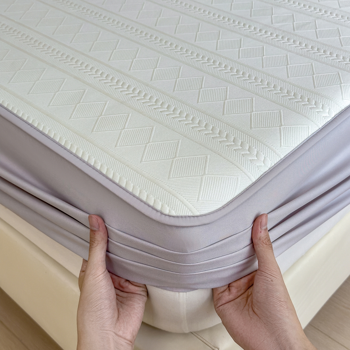 91家纺网 家纺一手货源 找家纺 眠多宝 2025新款柔感彩绒棉纯色夹棉全包围床笠 素菱笺-纱雾青