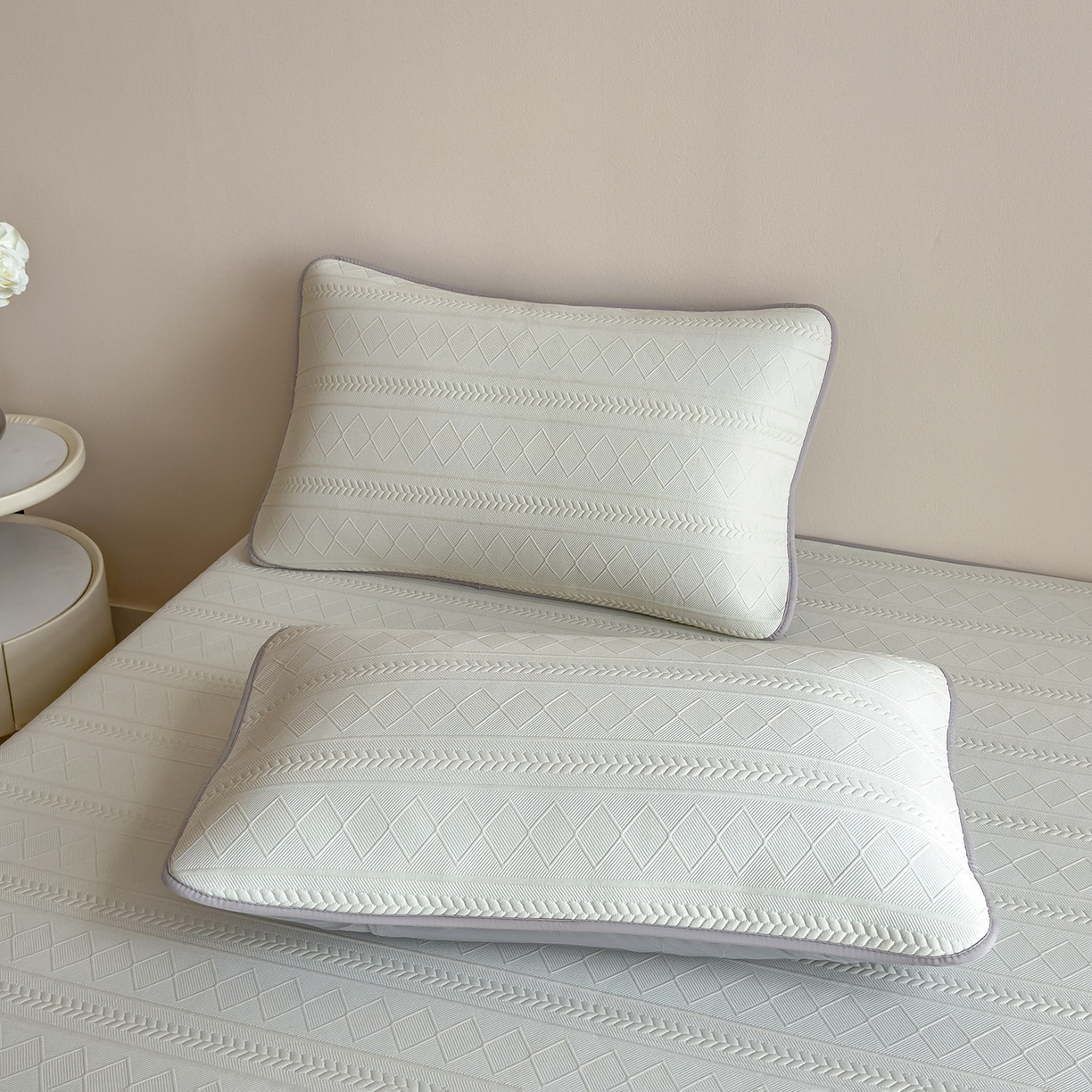 91家纺网 家纺一手货源 找家纺 眠多宝 2025新款柔感彩绒棉纯色夹棉全包围床笠 素菱笺-纱雾青