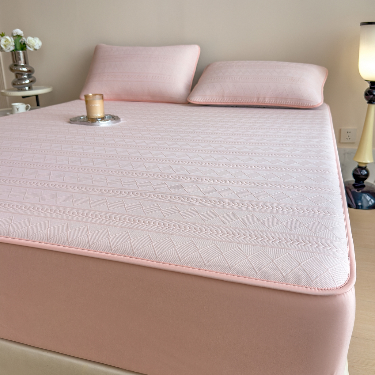 91家纺网 家纺一手货源 找家纺 眠多宝 2025新款柔感彩绒棉纯色夹棉全包围床笠 素菱笺-桃雾粉