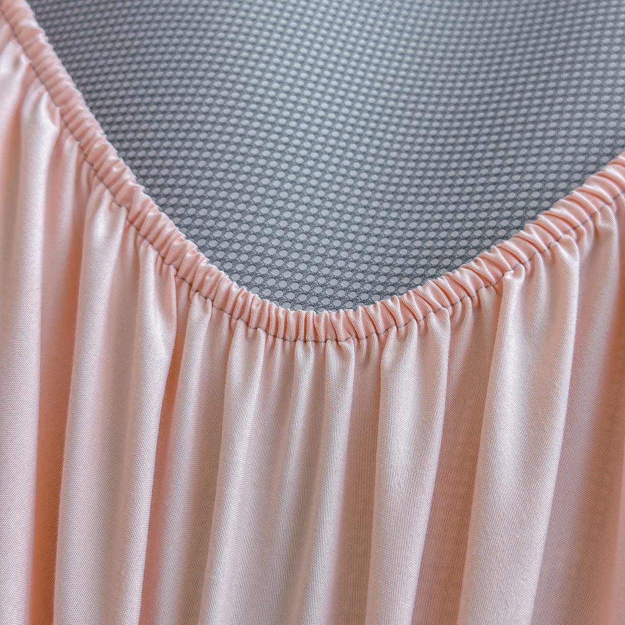 91家纺网 家纺一手货源 找家纺 眠多宝 2025新款柔感彩绒棉纯色夹棉全包围床笠 素菱笺-桃雾粉