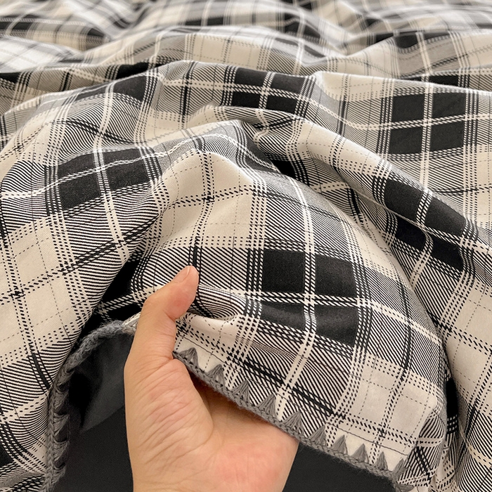 91家纺网 家纺一手货源 找家纺 品乐家纺 2025秋冬全棉加厚磨毛贝壳边四件套 格韵-黑