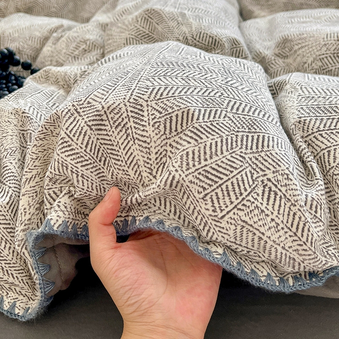 91家纺网 家纺一手货源 找家纺 品乐家纺 2025秋冬全棉加厚磨毛贝壳边四件套 南初-灰