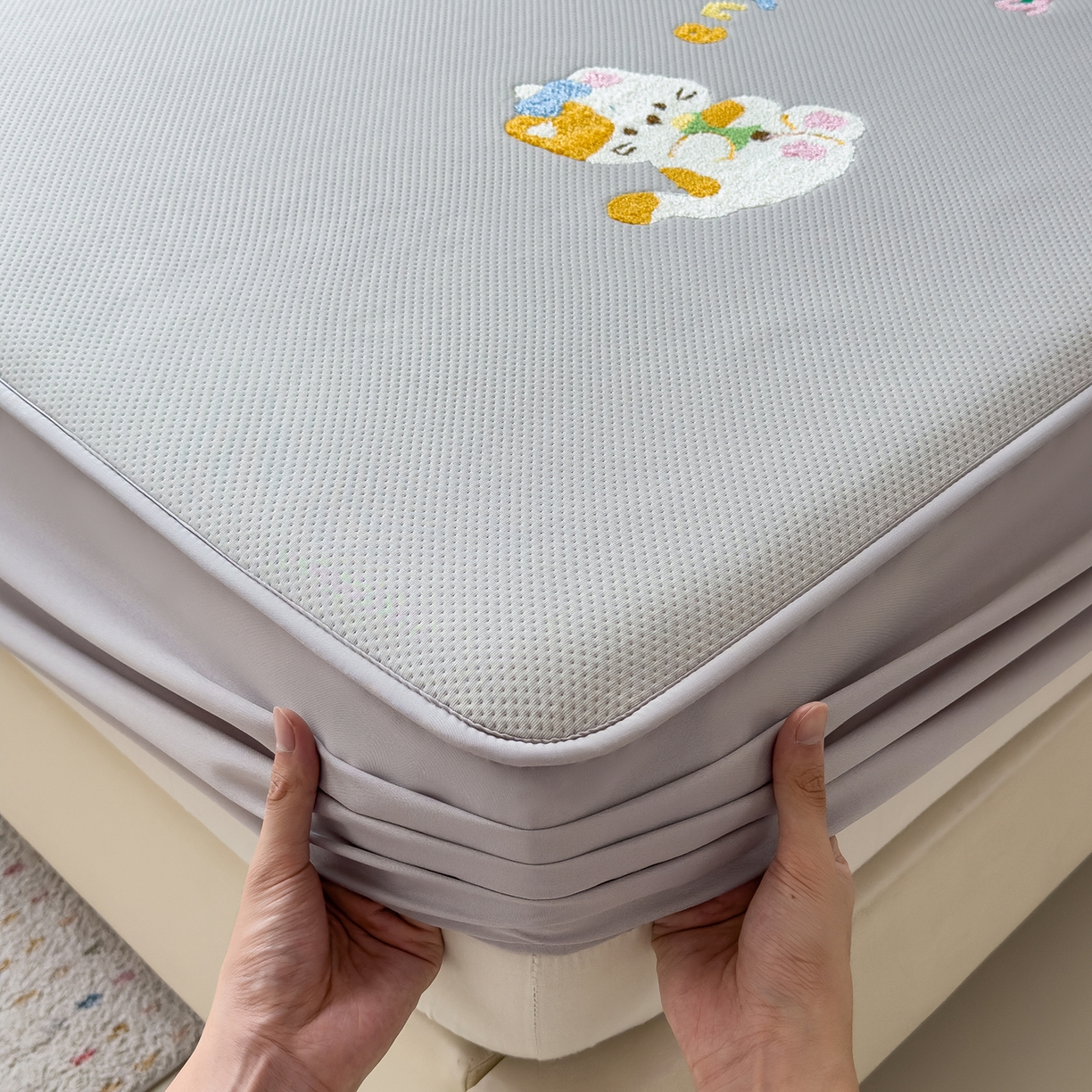 91家纺网 家纺一手货源 找家纺 （总）眠多宝 2025新款彩绒棉卡通毛巾绣夹棉床笠全包围床垫保护套