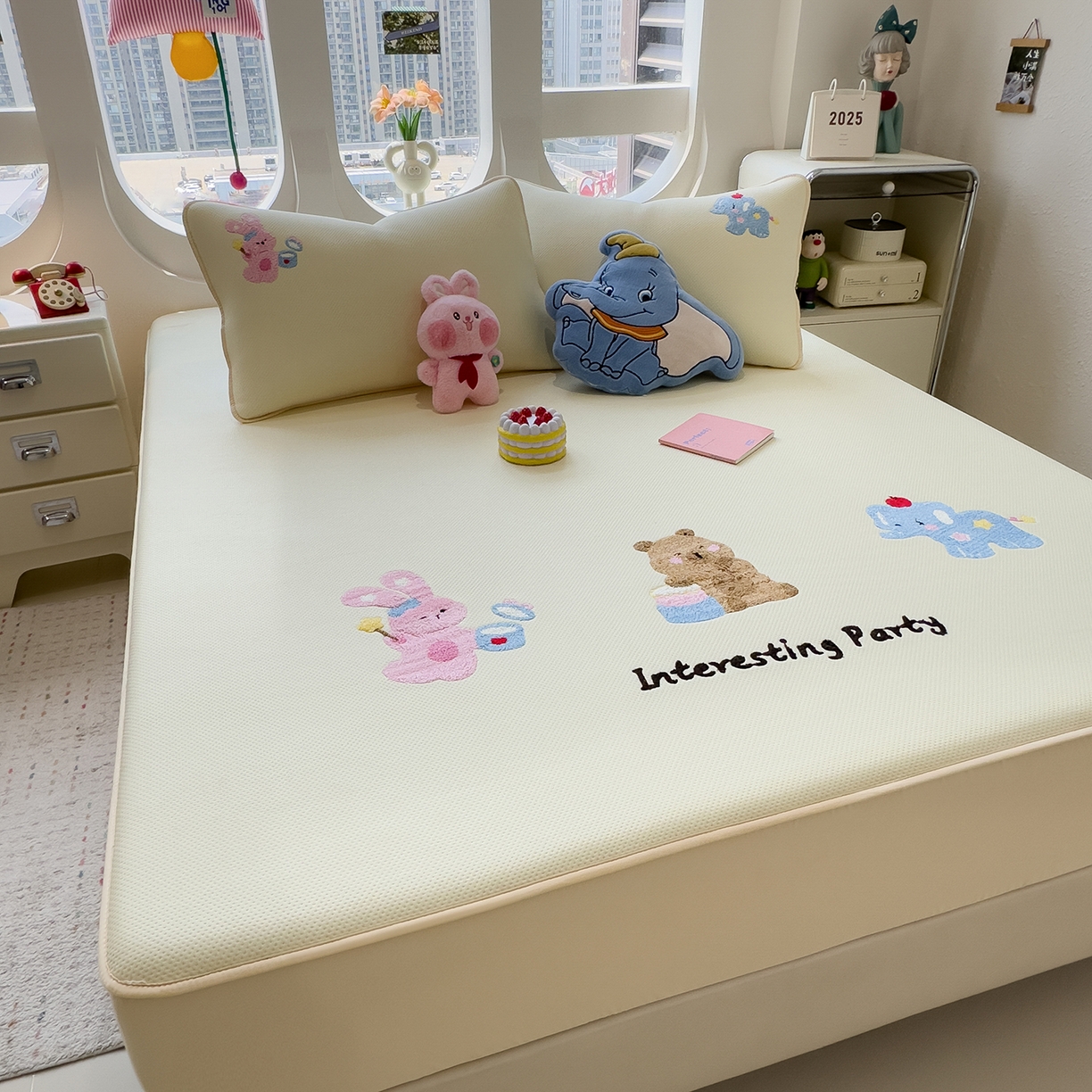 91家纺网 家纺一手货源 找家纺 眠多宝 2026新款彩绒棉卡通毛巾绣夹棉床笠全包围床垫保护套 萌友派对-奶油黄