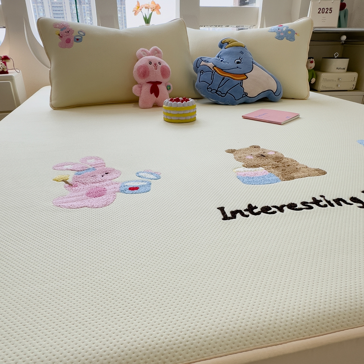 91家纺网 家纺一手货源 找家纺 眠多宝 2026新款彩绒棉卡通毛巾绣夹棉床笠全包围床垫保护套 萌友派对-奶油黄