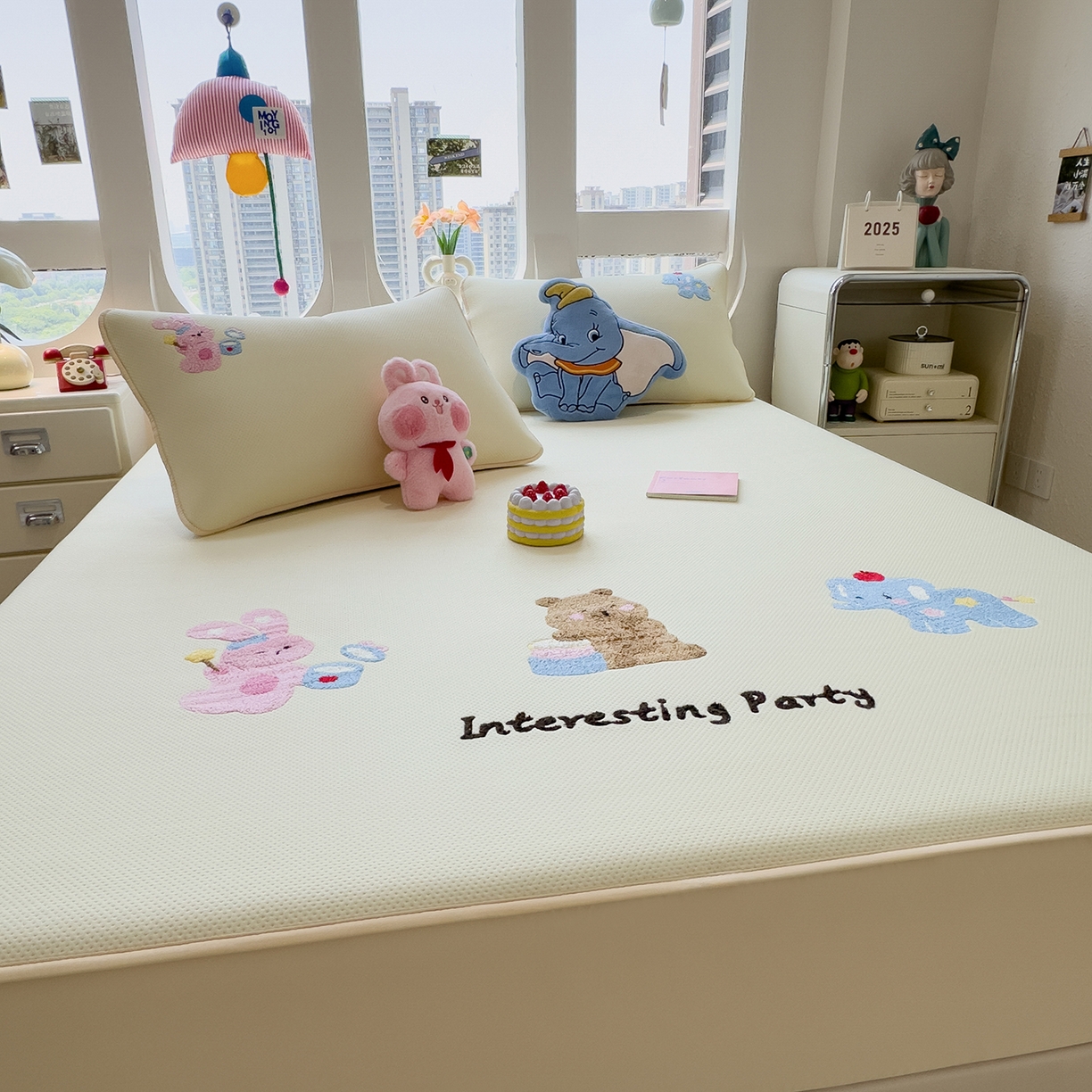 91家纺网 家纺一手货源 找家纺 眠多宝 2026新款彩绒棉卡通毛巾绣夹棉床笠全包围床垫保护套 萌友派对-奶油黄