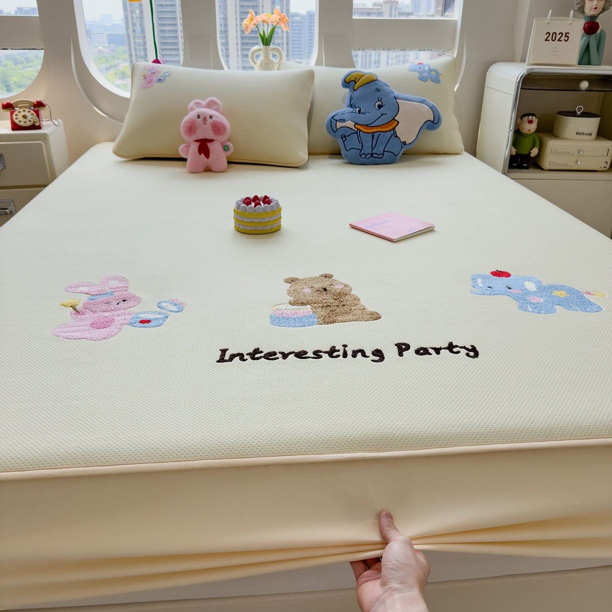 91家纺网 家纺一手货源 找家纺 眠多宝 2026新款彩绒棉卡通毛巾绣夹棉床笠全包围床垫保护套 萌友派对-奶油黄