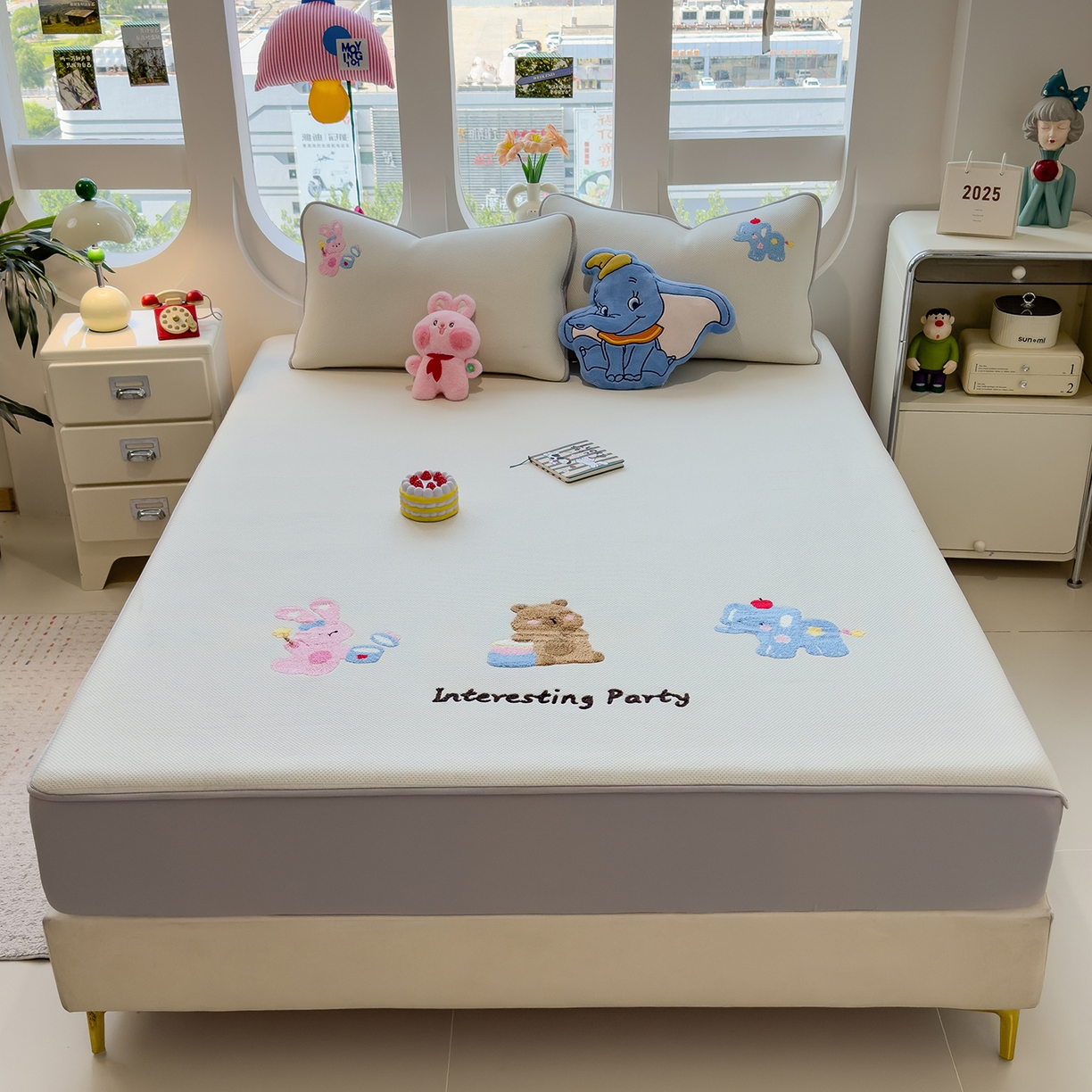 91家纺网 家纺一手货源 找家纺 眠多宝 2025新款彩绒棉卡通毛巾绣夹棉床笠全包围床垫保护套 萌友派对-云絮米