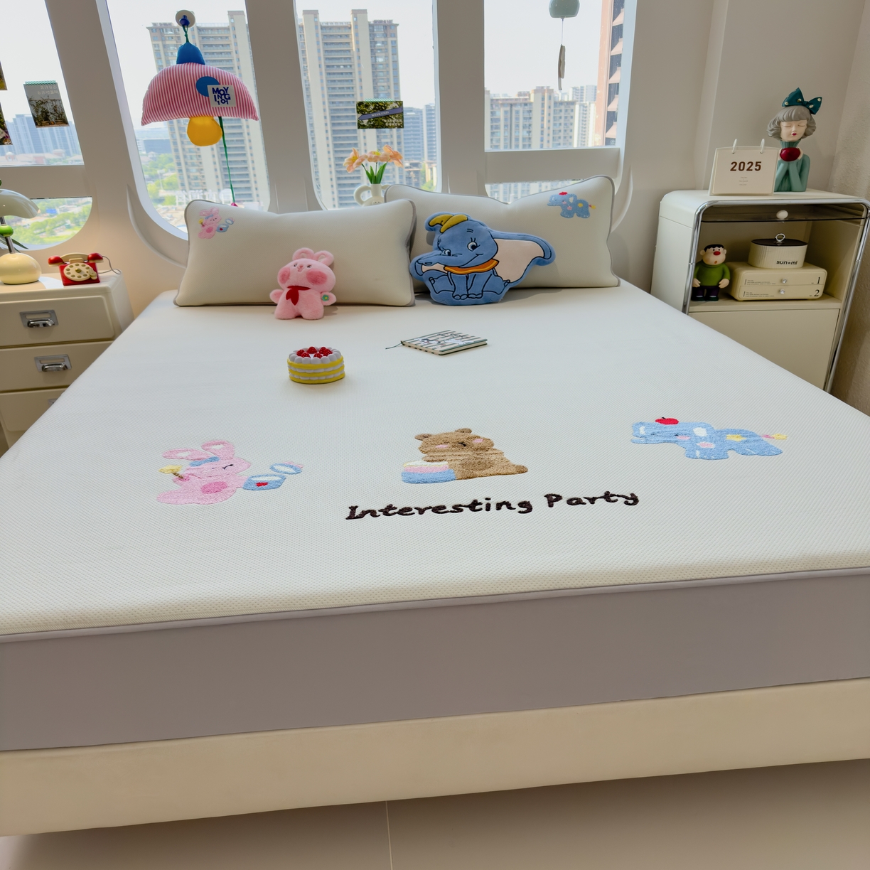 91家纺网 家纺一手货源 找家纺 眠多宝 2025新款彩绒棉卡通毛巾绣夹棉床笠全包围床垫保护套 萌友派对-云絮米