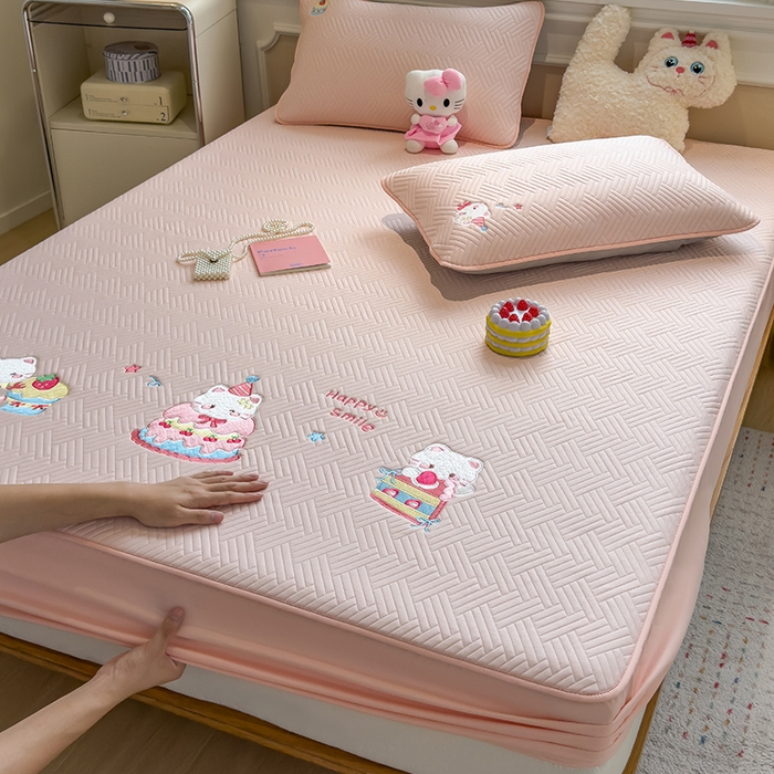 91家纺网 家纺一手货源 找家纺 （总）眠多宝 2025新款三联刺绣卡通夹棉床笠全包围床垫保护套