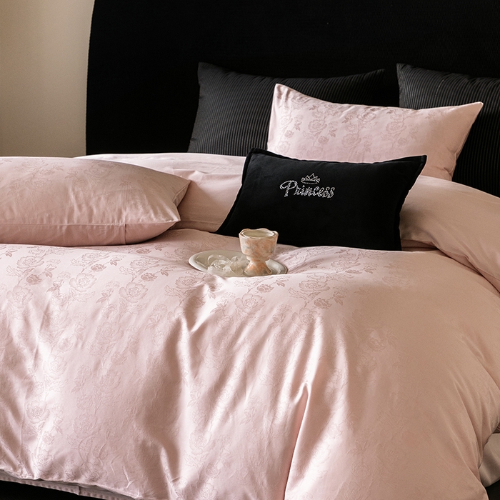 91家纺网 家纺一手货源 找家纺 立奥被业 2025新款60支全棉贡缎提花四件套 暗香粉