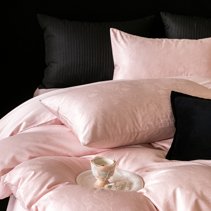 91家纺网 家纺一手货源 找家纺 立奥被业 2025新款60支全棉贡缎提花四件套 暗香粉