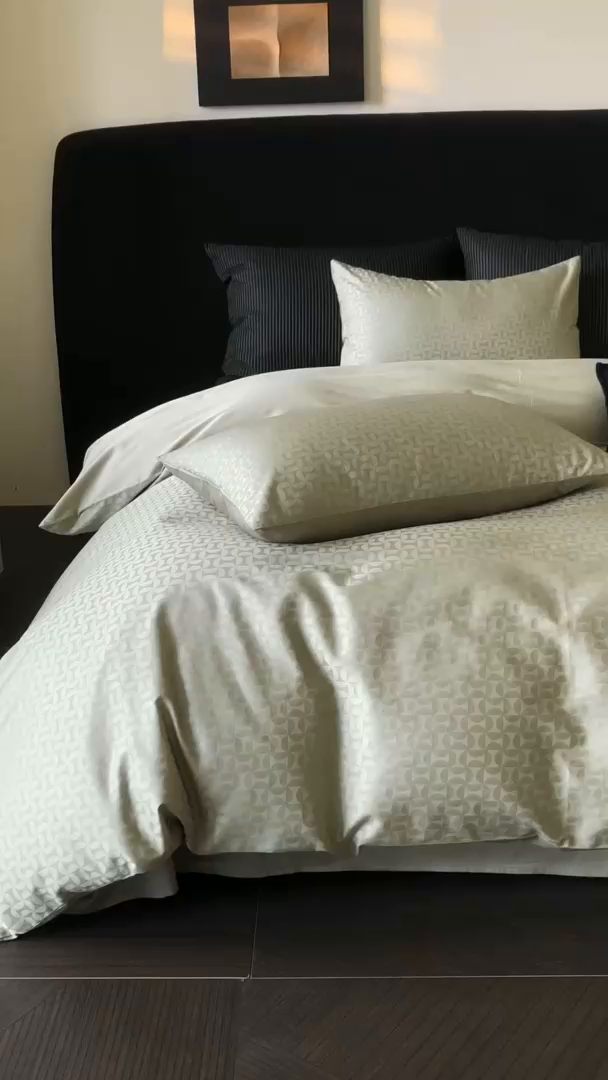 91家纺网 家纺一手货源 找家纺 立奥被业 2025新款60支全棉贡缎提花四件套 风车