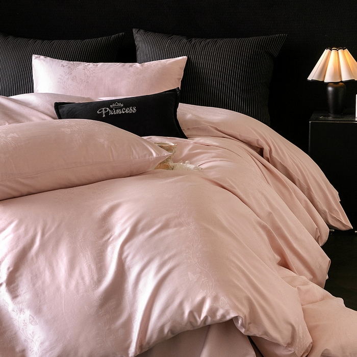 91家纺网 家纺一手货源 找家纺 立奥被业 2025新款60支全棉贡缎提花四件套 梦然蝶舞