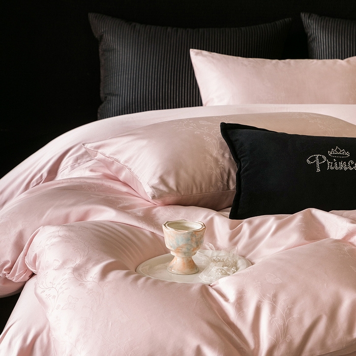 91家纺网 家纺一手货源 找家纺 立奥被业 2025新款60支全棉贡缎提花四件套 梦然蝶舞