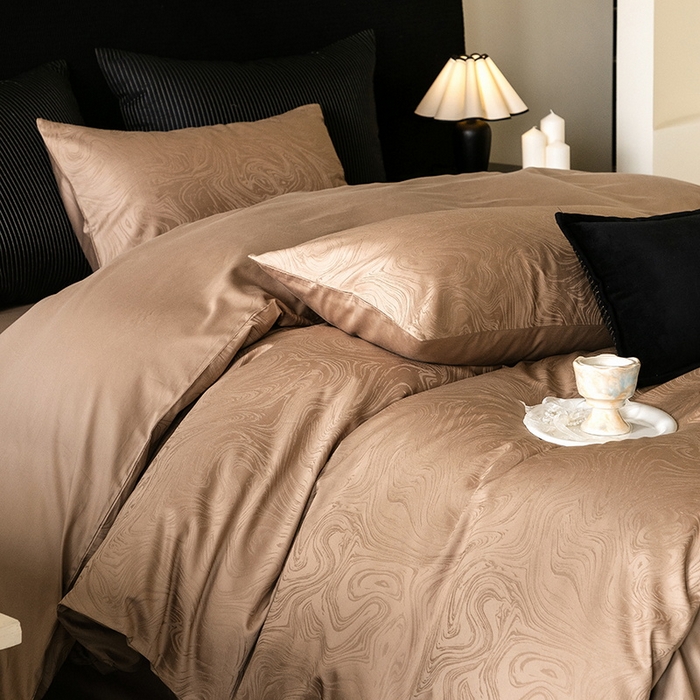 91家纺网 家纺一手货源 找家纺 立奥被业 2025新款60支全棉贡缎提花四件套 迷蒙咖