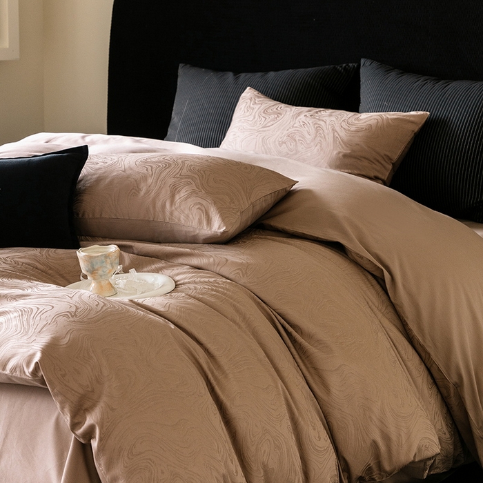 91家纺网 家纺一手货源 找家纺 立奥被业 2025新款60支全棉贡缎提花四件套 迷蒙咖