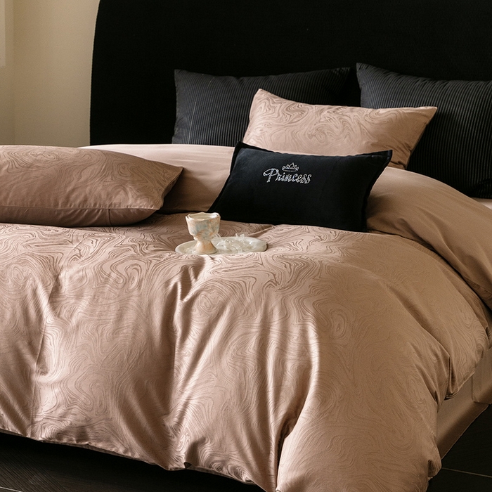 91家纺网 家纺一手货源 找家纺 立奥被业 2025新款60支全棉贡缎提花四件套 迷蒙咖