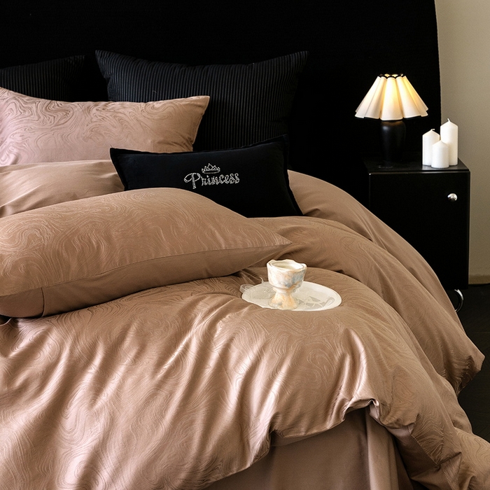 91家纺网 家纺一手货源 找家纺 立奥被业 2025新款60支全棉贡缎提花四件套 迷蒙咖