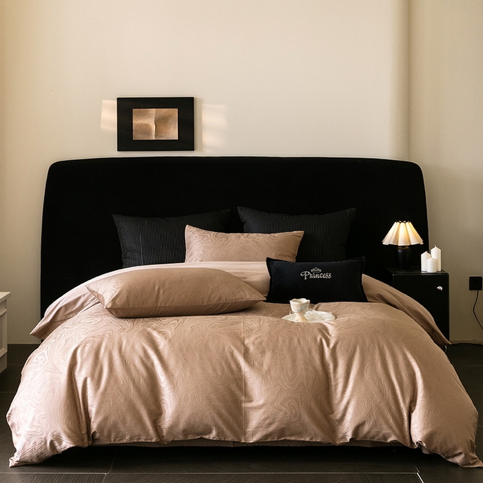 91家纺网 家纺一手货源 找家纺 立奥被业 2025新款60支全棉贡缎提花四件套 迷蒙咖