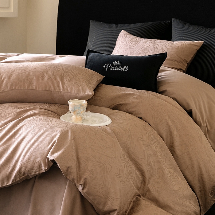 91家纺网 家纺一手货源 找家纺 立奥被业 2025新款60支全棉贡缎提花四件套 迷蒙咖