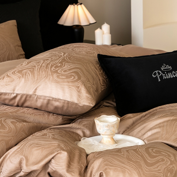 91家纺网 家纺一手货源 找家纺 立奥被业 2025新款60支全棉贡缎提花四件套 迷蒙咖