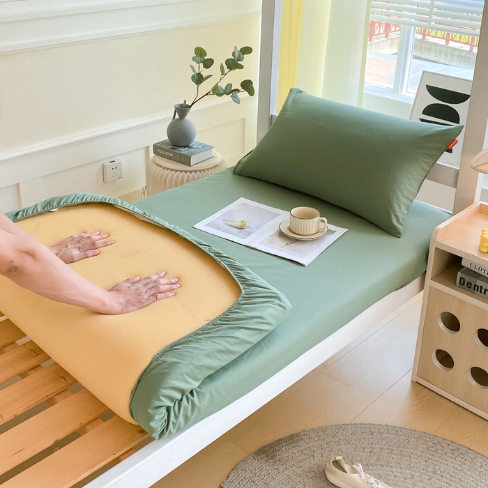 91家纺网 家纺一手货源 找家纺 春皖家纺 2025新款双拼A类水洗棉系列-单床笠 素雅军绿