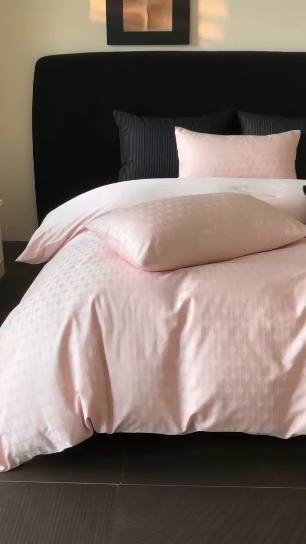 91家纺网 家纺一手货源 找家纺 立奥被业 2025新款60支全棉贡缎提花四件套 曲曲