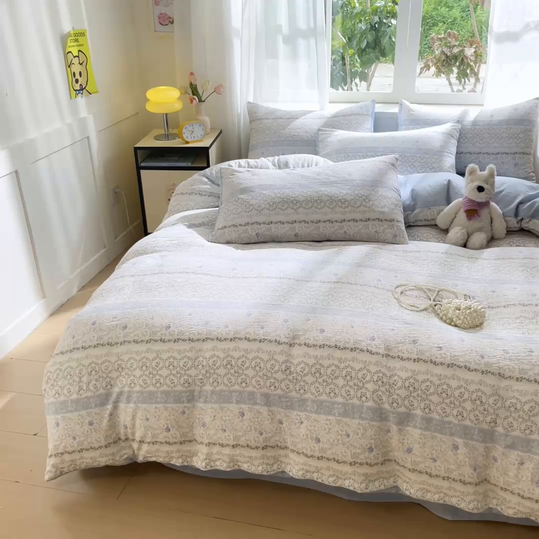 91家纺网 家纺一手货源 找家纺 格真 2025秋冬新款110克高克重提花加厚皱皱纱双层纱四件套双面印花 蝴蝶印记