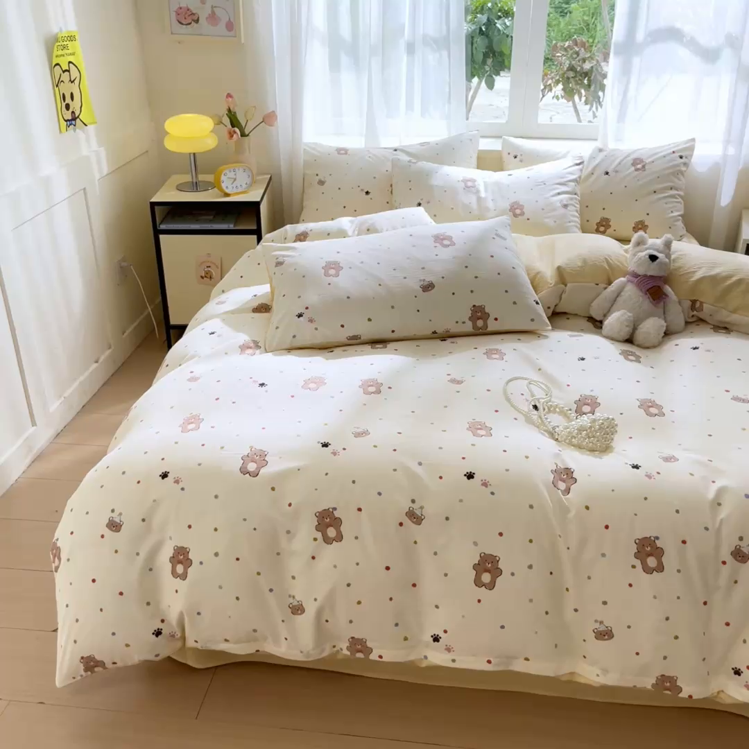 91家纺网 家纺一手货源 找家纺 格真 2025秋冬新款110克高克重提花加厚皱皱纱双层纱四件套双面印花 熊可爱