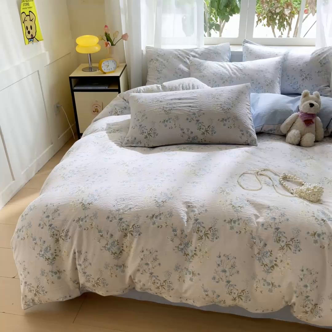 91家纺网 家纺一手货源 找家纺 格真 2025秋冬新款110克高克重提花加厚皱皱纱双层纱四件套双面印花 长相思兰