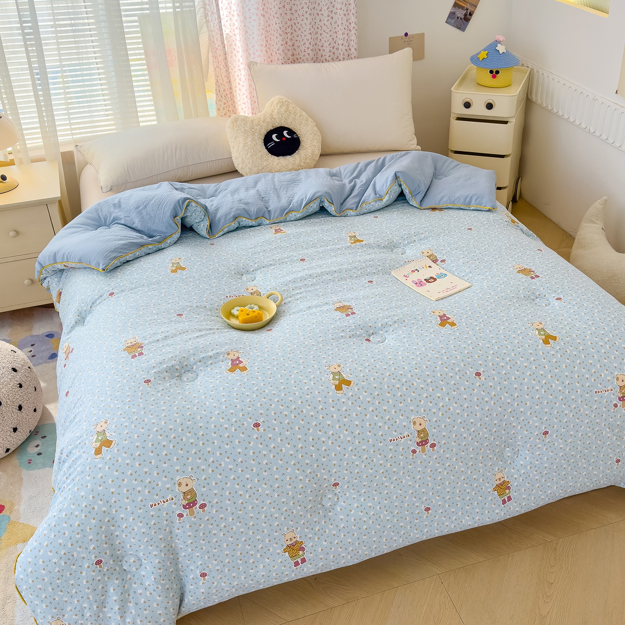 91家纺网 家纺一手货源 找家纺 蓝冰家纺 2025新款亚朵棉印花大豆冬被被子被芯 可爱卡比