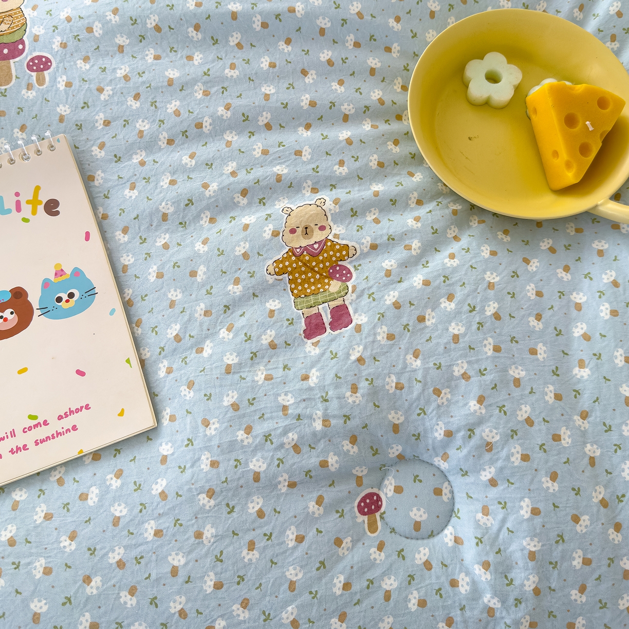 91家纺网 家纺一手货源 找家纺 蓝冰家纺 2025新款亚朵棉印花大豆冬被被子被芯 可爱卡比