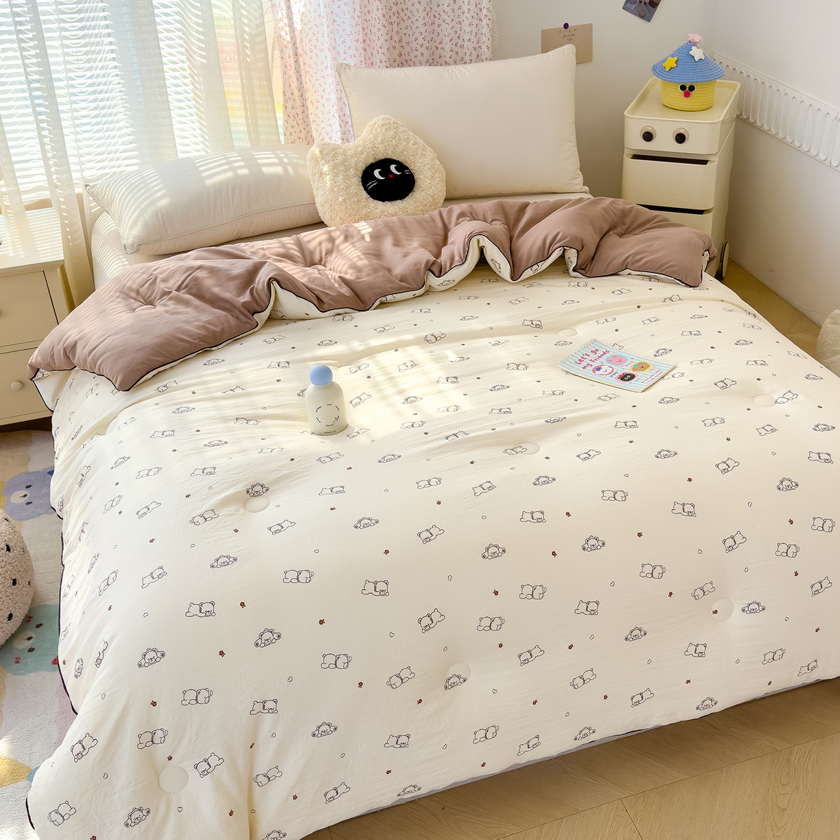 91家纺网 家纺一手货源 找家纺 蓝冰家纺 2025新款亚朵棉印花大豆冬被被子被芯 贪睡熊