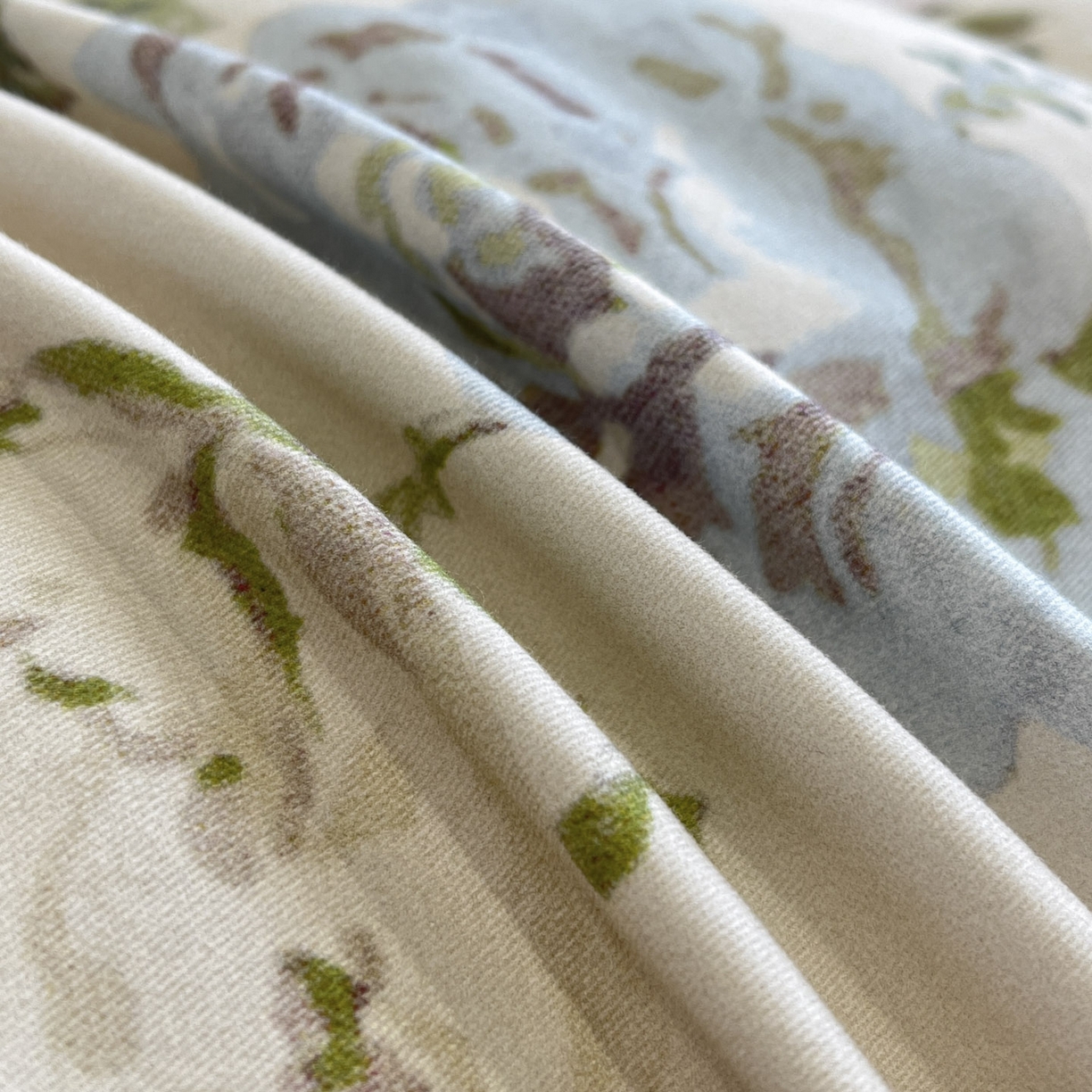 91家纺网 家纺一手货源 找家纺 柠馨2025全棉磨毛印花四件套精致小边款 阿梅丽