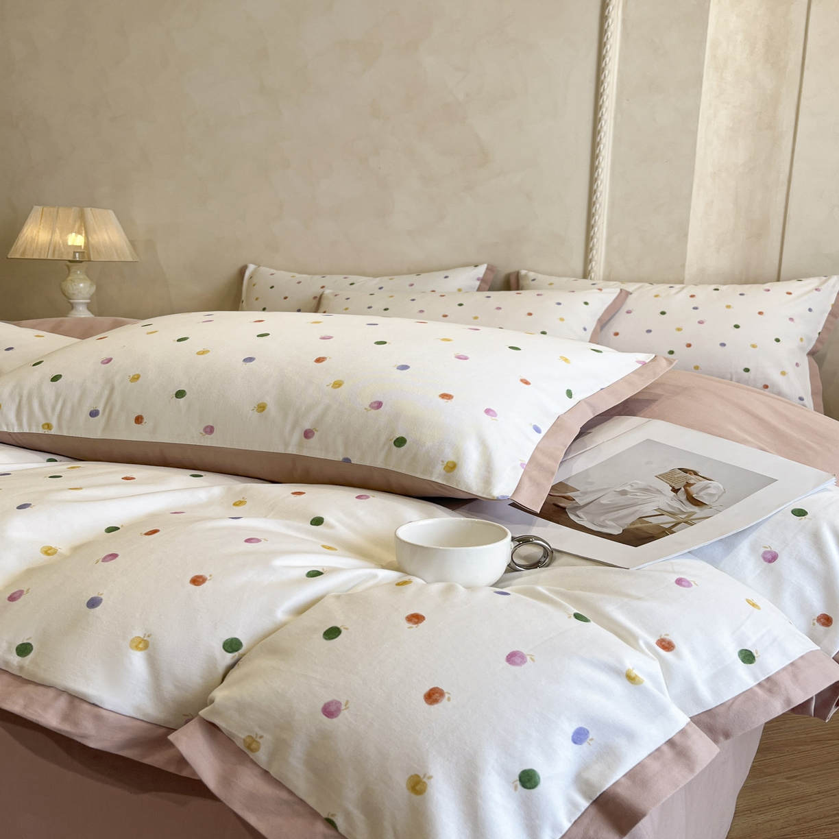 91家纺网 家纺一手货源 找家纺 柠馨2025全棉磨毛印花四件套精致小边款 斑斓果果