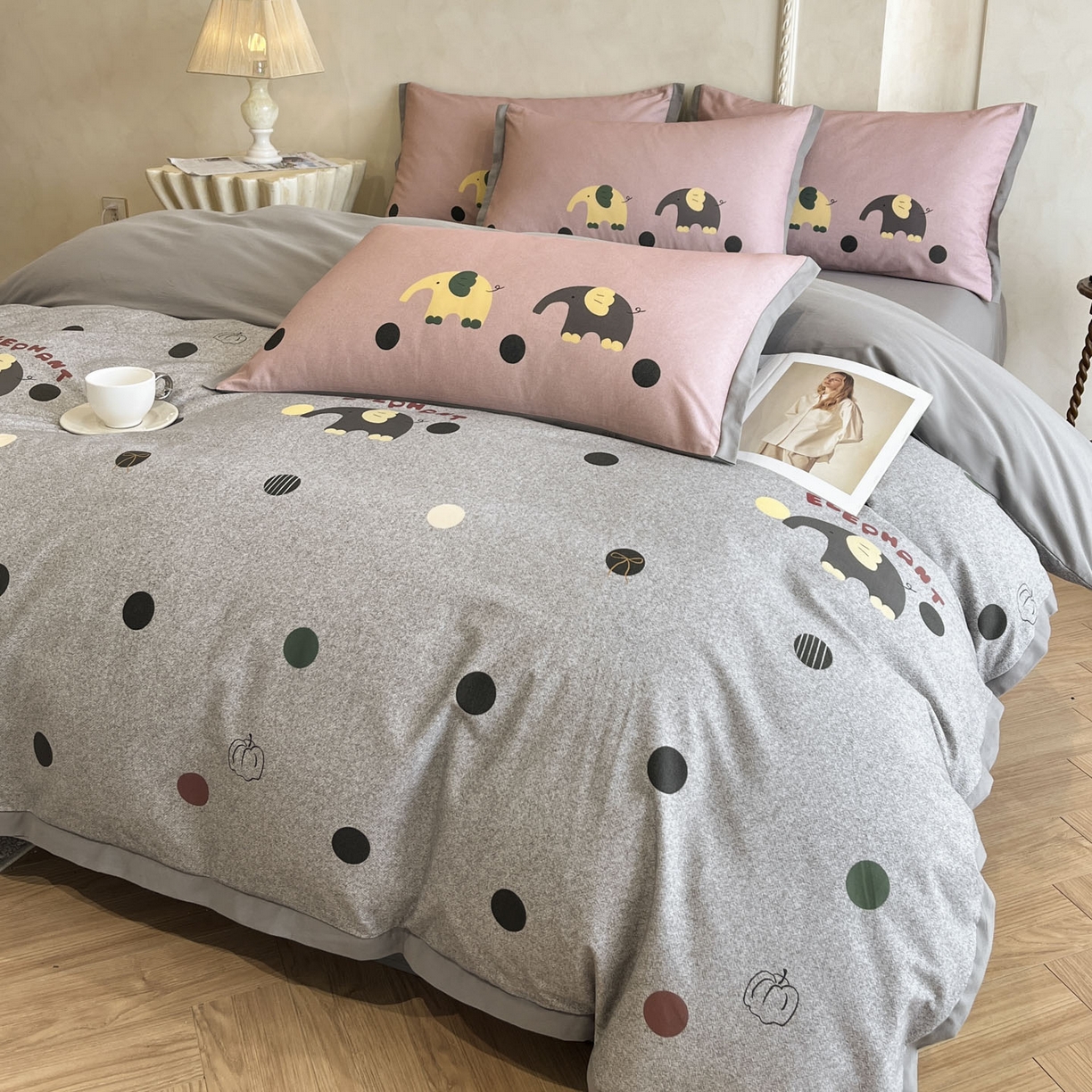 91家纺网 家纺一手货源 找家纺 柠馨2025全棉磨毛印花四件套精致小边款 波点小象