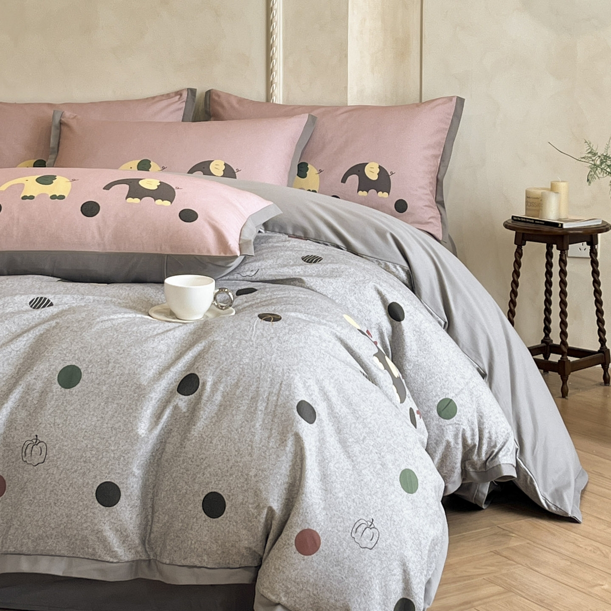 91家纺网 家纺一手货源 找家纺 柠馨2025全棉磨毛印花四件套精致小边款 波点小象