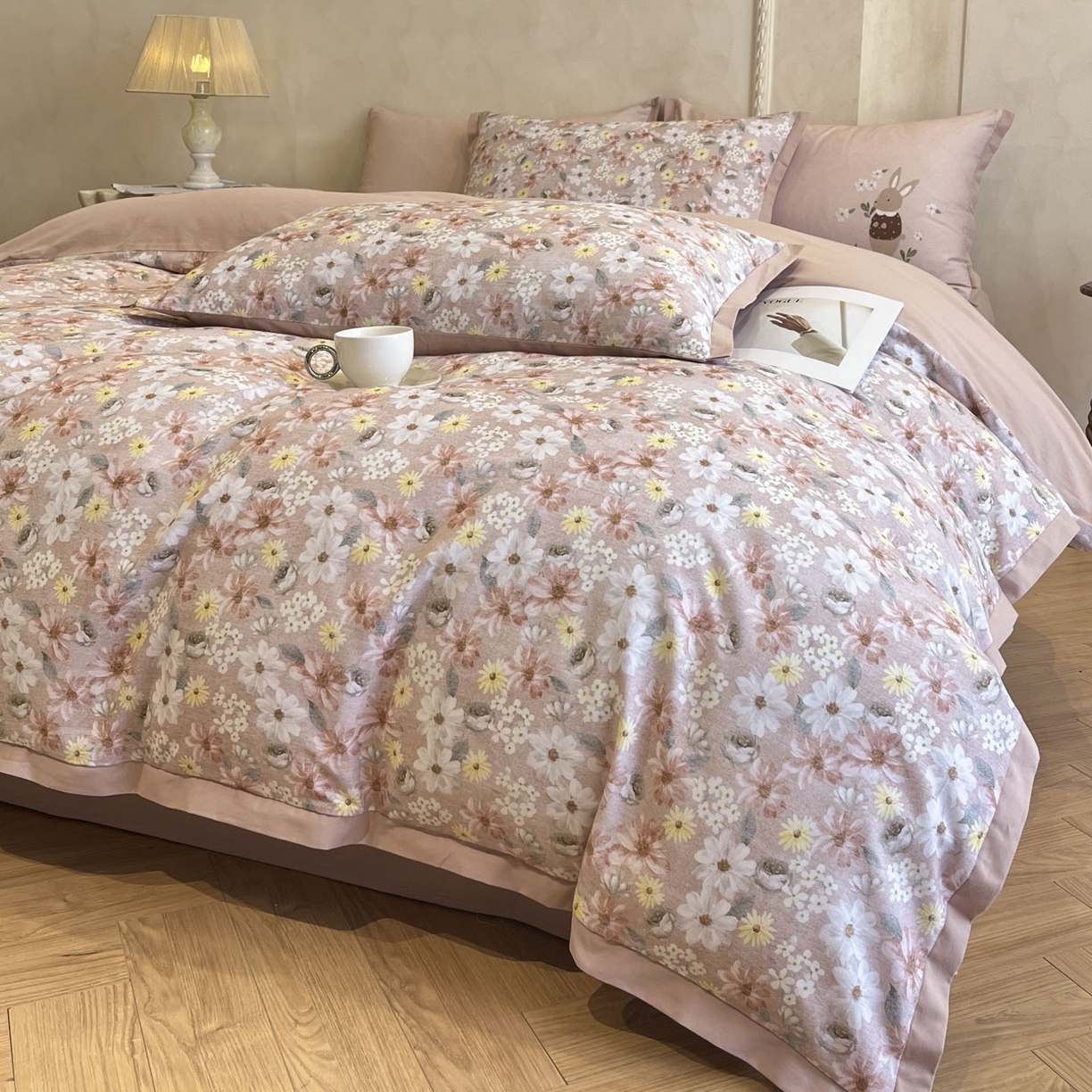 91家纺网 家纺一手货源 找家纺 柠馨2025全棉磨毛印花四件套精致小边款 花园精灵