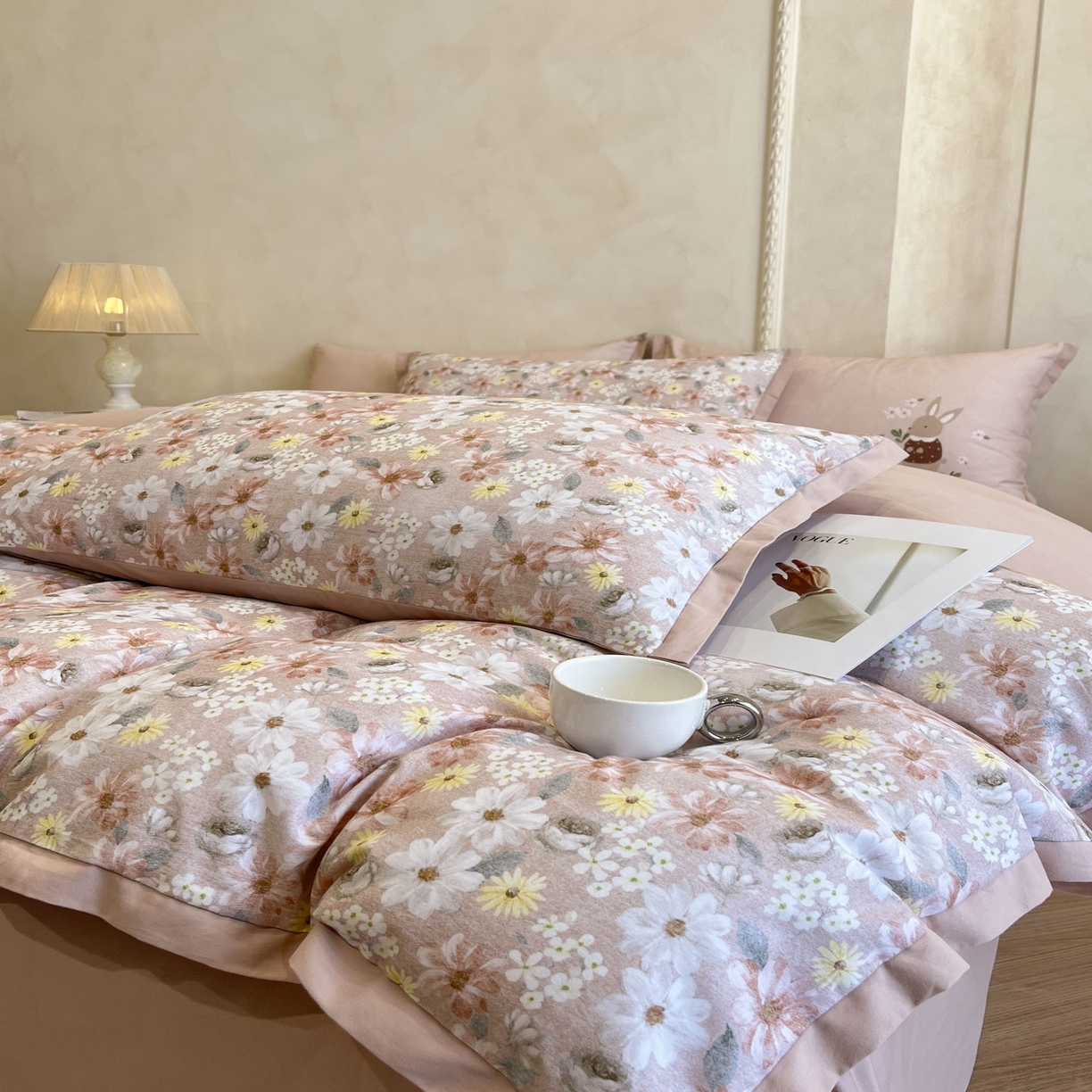 91家纺网 家纺一手货源 找家纺 柠馨2025全棉磨毛印花四件套精致小边款 花园精灵