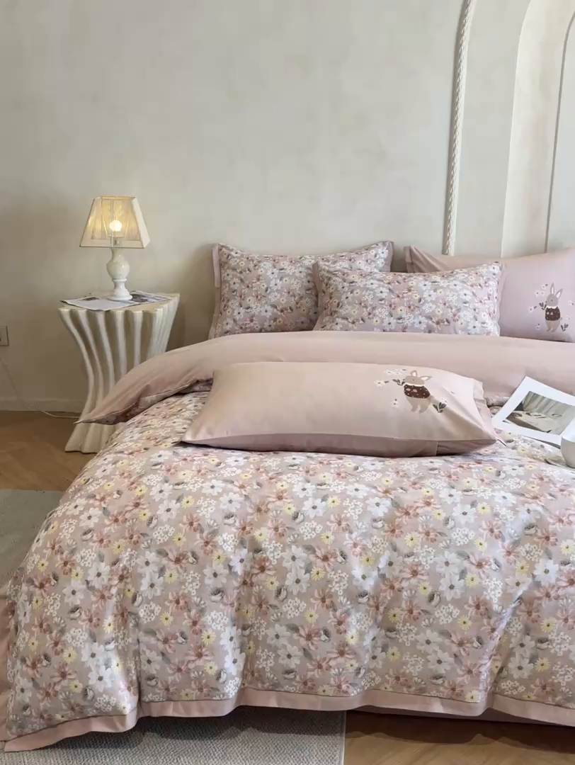 91家纺网 家纺一手货源 找家纺 柠馨2025全棉磨毛印花四件套精致小边款 花园精灵