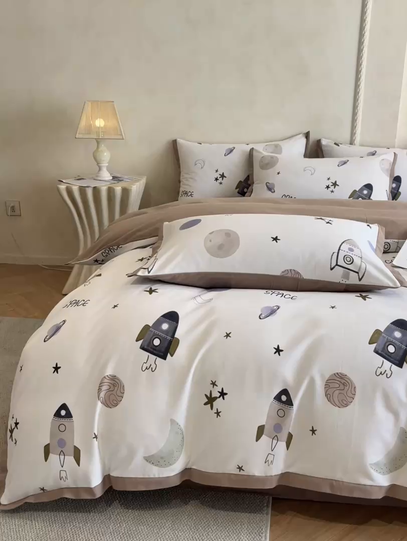 91家纺网 家纺一手货源 找家纺 柠馨2025全棉磨毛印花四件套精致小边款 火箭星球