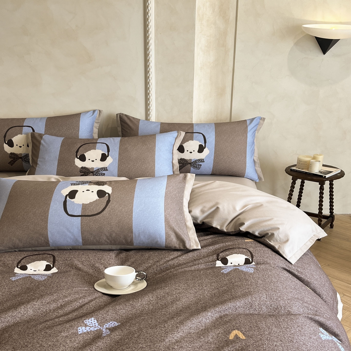 91家纺网 家纺一手货源 找家纺 柠馨2025全棉磨毛印花四件套精致小边款 节拍狗