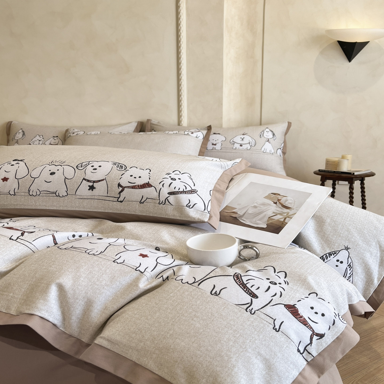 91家纺网 家纺一手货源 找家纺 柠馨2025全棉磨毛印花四件套精致小边款 排排狗